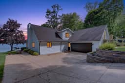Perfect Storm: Hot Tub, Sleeps 10, Sandy Beach