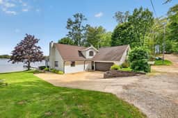 Perfect Storm: Hot Tub, Sleeps 10, Sandy Beach