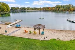 Tranquil Waters: Sauna, Hot Tub, Private Beach