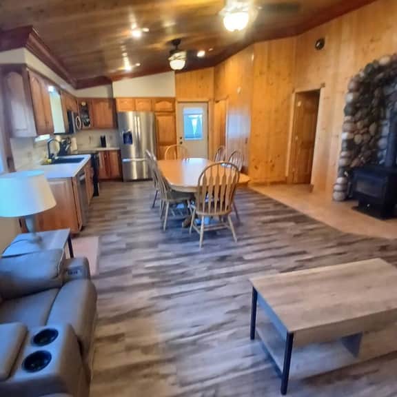 Pettit Lake Log Cabin