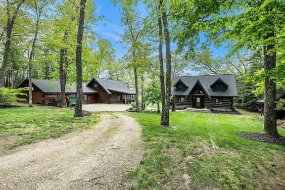Rivers Edge Retreat-Hot Tub, Game Room, River View