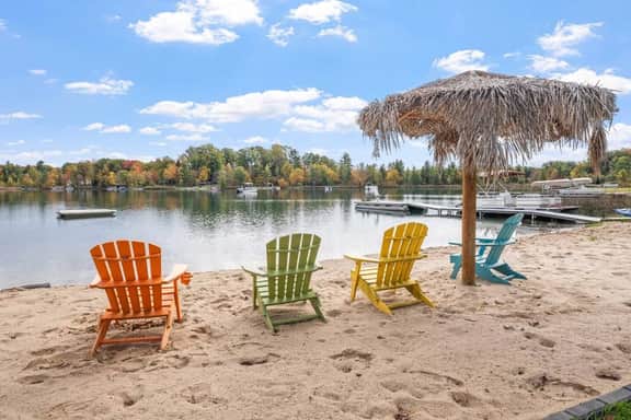 Tranquil Waters: Sauna, Hot Tub, Private Beach