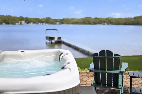 Perfect Storm: Hot Tub, Sleeps 10, Sandy Beach